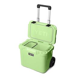 Yeti Roadie 32 Wheeled Cool Box Thumbnail Image 2